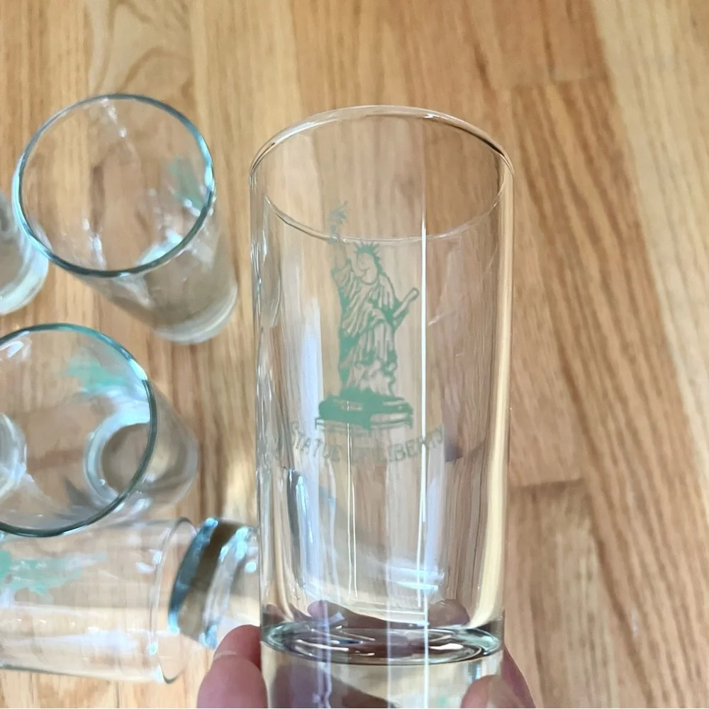 Set of Statue of Liberty glasses 7 in all and beautiful condition clear …
